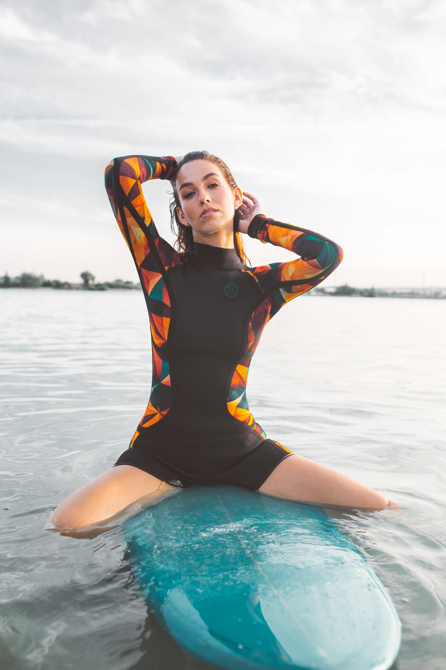 Women's short longsleeve wetsuit 3/2 mm Shorts-Cut Orange